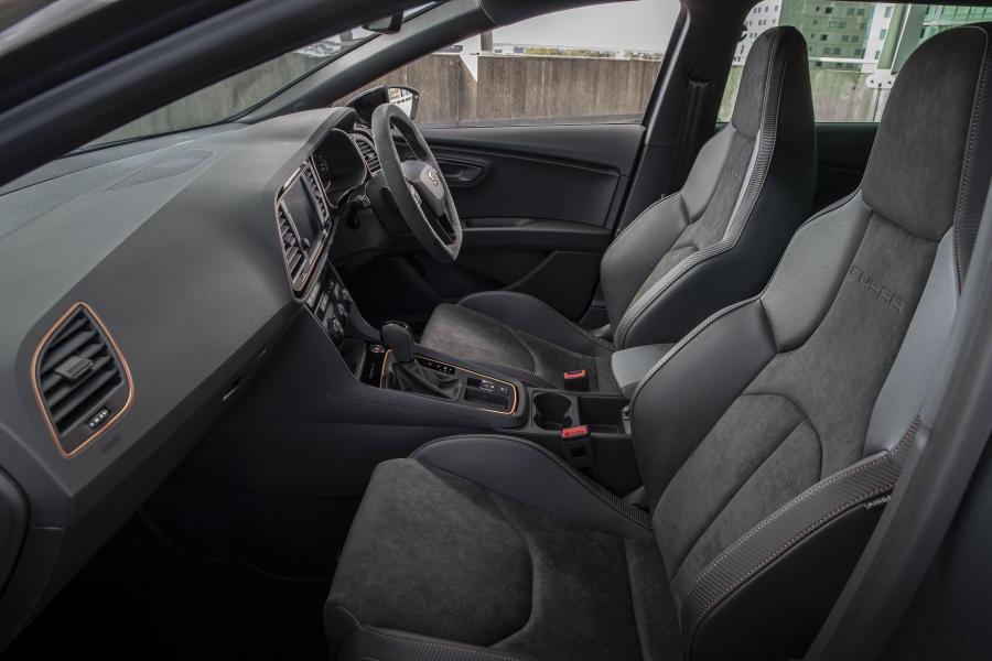 Интерьер Seat Leon Cupra R ST (5F) 2019 года  (UK) (фото 40 из 40)
